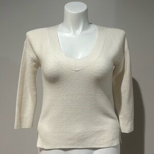 White House Black Market Cream v neck 3/4 sleeve sweater‎ size XS